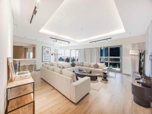 Spacious 3BR in Paramount Tower Luxury Living