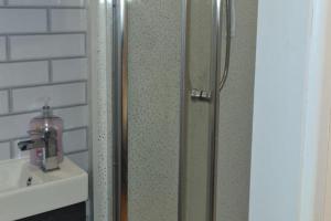 2 Bed Flat - Sleeps 3 - Parking - Wifi