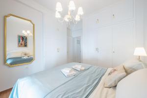 Sun-Kissed Koukaki Apartment City Views