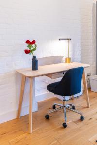 City of London Deluxe 4BR Steps to Tube