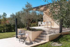 Einzigartiges Steinhaus mit Privatpool, großem Garten, Grill, Liegen