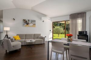 Einzigartiges Steinhaus mit Privatpool, großem Garten, Grill, Liegen