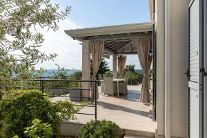 Beeindruckende Villa am Rande des Parenzana mit Privatpool, Babybett und toller Aussicht