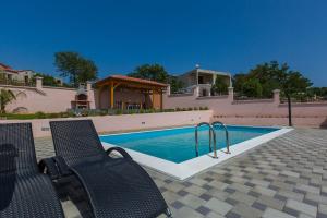Hundefreundliche und moderne Villa mit Privatpool, Meerblick, BBQ-Bereich