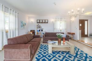 Mediterrane Steinvilla mit beheiztem Privatpool, aromatischen Mittelmeerpflanzen