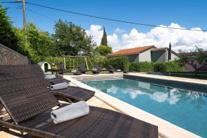 Haustierfreundliche Villa mit Privatpool, Panoramablick und freien Eintritt ins Ferienresort Lanterna