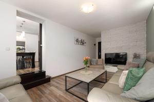 Haustierfreundliche Villa mit Privatpool, Panoramablick und freien Eintritt ins Ferienresort Lanterna