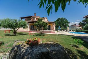 Traumhafte Villa mit Privatpool, Tischtennis, Babybett, Hundefreundlich