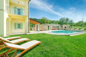 Atemberaubende Villa mit Infinity-Pool, Blick auf Motovun, Billard, Tischtennis, BBQ