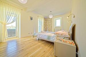 Atemberaubende Villa mit Infinity-Pool, Blick auf Motovun, Billard, Tischtennis, BBQ