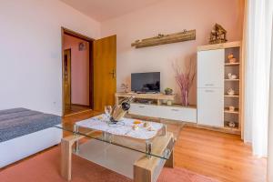 Beschauliches Apartment nur 650 Meter zum Strand mit Fitnessraum, Meerblick, Grill