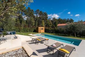 Malerische Steinvilla mit Privatpool, fantastischem Panoramablick, Garten und Grill