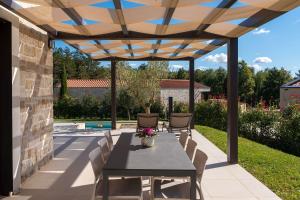 Malerische Steinvilla mit Privatpool, fantastischem Panoramablick, Garten und Grill