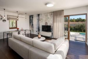 Malerische Steinvilla mit Privatpool, fantastischem Panoramablick, Garten und Grill