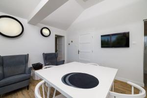 Modernes Penthouse nur 200 Meter zum Sandstrand mit Meerblick und Parkplatz