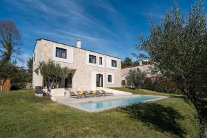 Besonderes Steinhaus mit Privatpool, Panoramablick, Garten, Grill, Waschmaschine