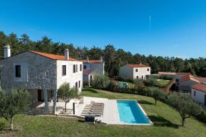 Besonderes Steinhaus mit Privatpool, Panoramablick, Garten, Grill, Waschmaschine