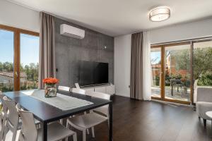 Besonderes Steinhaus mit Privatpool, Panoramablick, Garten, Grill, Waschmaschine