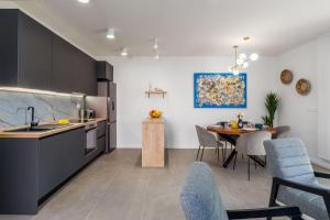 Luxusapartment mit Moskitonetzen, gutem Restaurant ums Eck, WiFi, Liegen