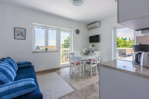 Helles Apartment nur 300 Meter zum Strand mit Meerblick, Grillplatz, Waschmaschine