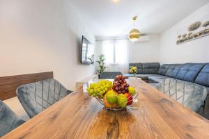 Komplett renoviertes Apartment nur 500 Meter zum Strand mit Grill, Smart-TV, Wäschetrockner