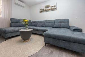 Komplett renoviertes Apartment nur 500 Meter zum Strand mit Grill, Smart-TV, Wäschetrockner