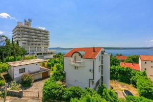 Lauschiges Apartment nur 300 Meter zum Strand mit Meerblick, Parkplatz, Grillplatz