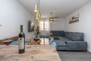 Komplett renoviertes Apartment nur 500 Meter zum Strand mit Grill, Smart-TV, Wäschetrockner