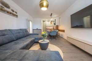 Komplett renoviertes Apartment nur 500 Meter zum Strand mit Grill, Smart-TV, Wäschetrockner