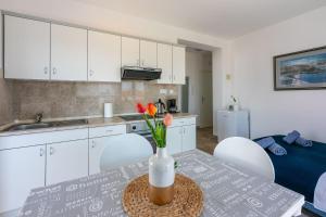 Lauschiges Apartment nur 300 Meter zum Strand mit Meerblick, Parkplatz, Grillplatz
