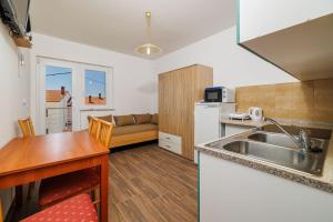 Idyllisches Studio-Apartment mit Meerblick, Privatparkplatz, Klima, WiFi