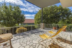 Rustikales Steinhaus nur 300 Meter zum Strand mit 3 Parkplätzen, Meerblick, Garten