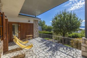 Rustikales Steinhaus nur 300 Meter zum Strand mit 3 Parkplätzen, Meerblick, Garten