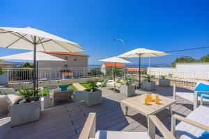 Atemberaubendes Apartment nur 500 Meter zum Sandstrand mit Heimkino, Billard, Meerblick