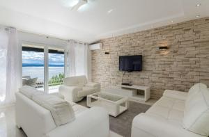 Atemberaubendes Apartment nur 500 Meter zum Sandstrand mit Heimkino, Billard, Meerblick