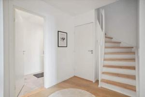 Luxury 2-Story Townhouse In City Centre