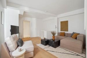 Luxury 2-Story Townhouse In City Centre