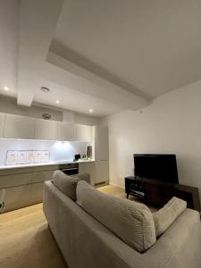 Luxury 2-Story Townhouse In City Centre