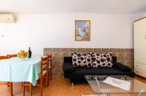 Romantisches Apartment nur 200 Meter zum Strand mit Grillplatz, Klima, WiFi