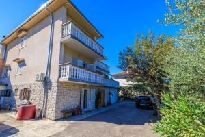 Charmantes Apartment nur 250 Meter zum Strand mit Privatparkplatz, Grill, WiFi