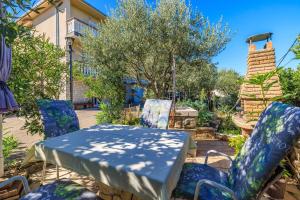 Charmantes Apartment nur 250 Meter zum Strand mit Privatparkplatz, Grill, WiFi