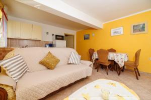 Charmantes Apartment nur 250 Meter zum Strand mit Privatparkplatz, Grill, WiFi