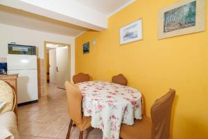 Charmantes Apartment nur 250 Meter zum Strand mit Privatparkplatz, Grill, WiFi