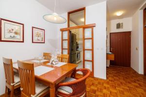 Faszinierendes Apartment nur 50 Meter zum Strand mit Meerblick, Waschmaschine, Klima, WiFi