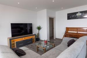 Luxusapartment mit traumhaften Meerblick und eigenem Weinkeller