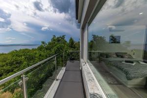 Luxusapartment mit traumhaften Meerblick und eigenem Weinkeller