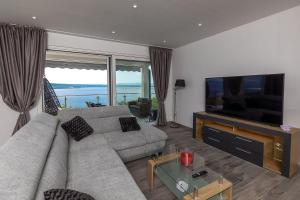 Luxusapartment mit traumhaften Meerblick und eigenem Weinkeller