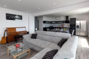 Luxusapartment mit traumhaften Meerblick und eigenem Weinkeller