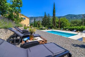 Traumhaftes Apartment mit Pool, mediterranem Garten, Grill, Babybett, WiFi