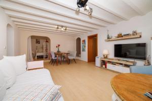 Traumhaftes Apartment mit Pool, mediterranem Garten, Grill, Babybett, WiFi